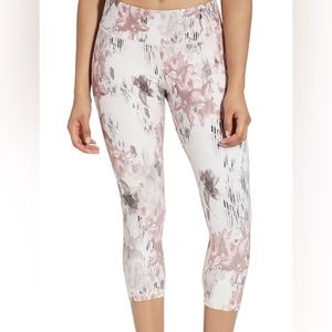 NWOT Calia by Carrie White and Pink mid rise capri leggings workout pants
